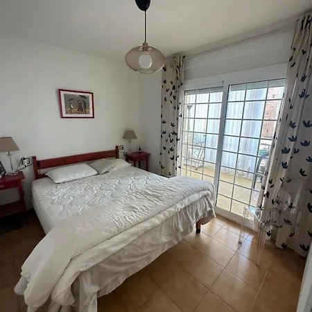 A Dos Pasos Del Mar *